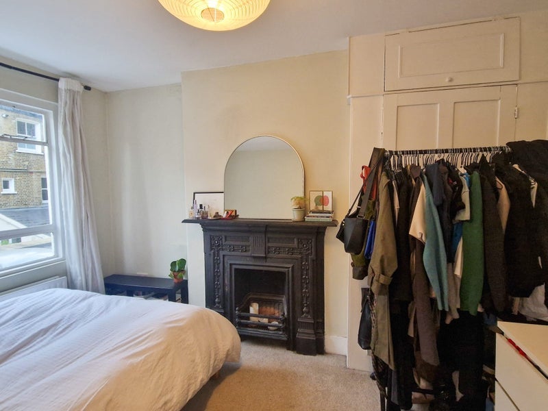 Room Tremadoc Road in Greater London