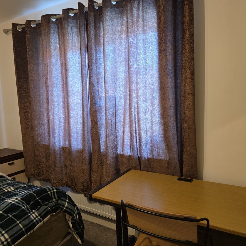 Room Berkshire Road in Manchester