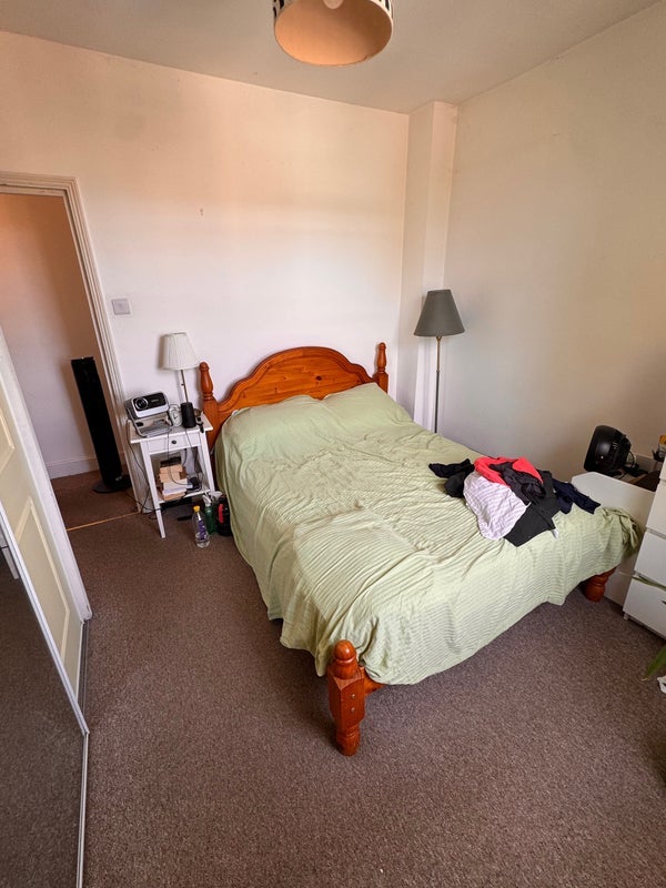 Room Colvestone Crescent in Greater London