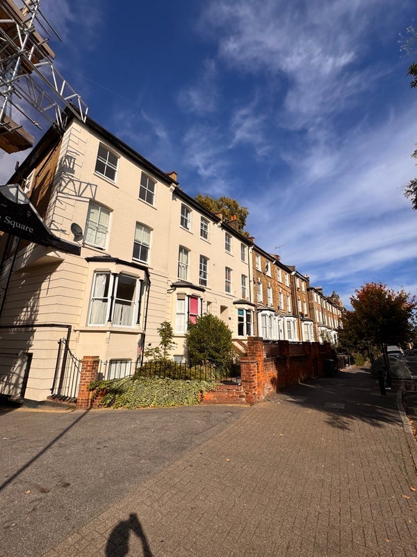 Room Colvestone Crescent in Greater London