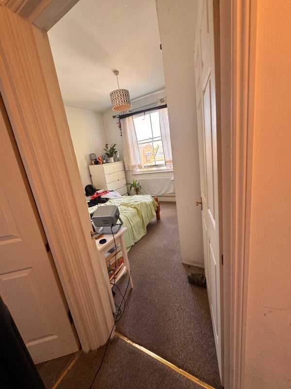Room Colvestone Crescent in Greater London