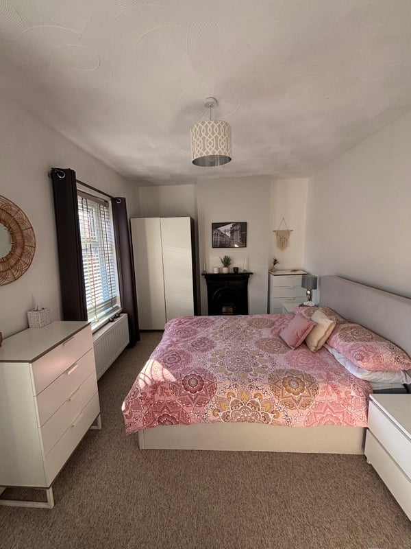 Room Manor Street in Cardiff