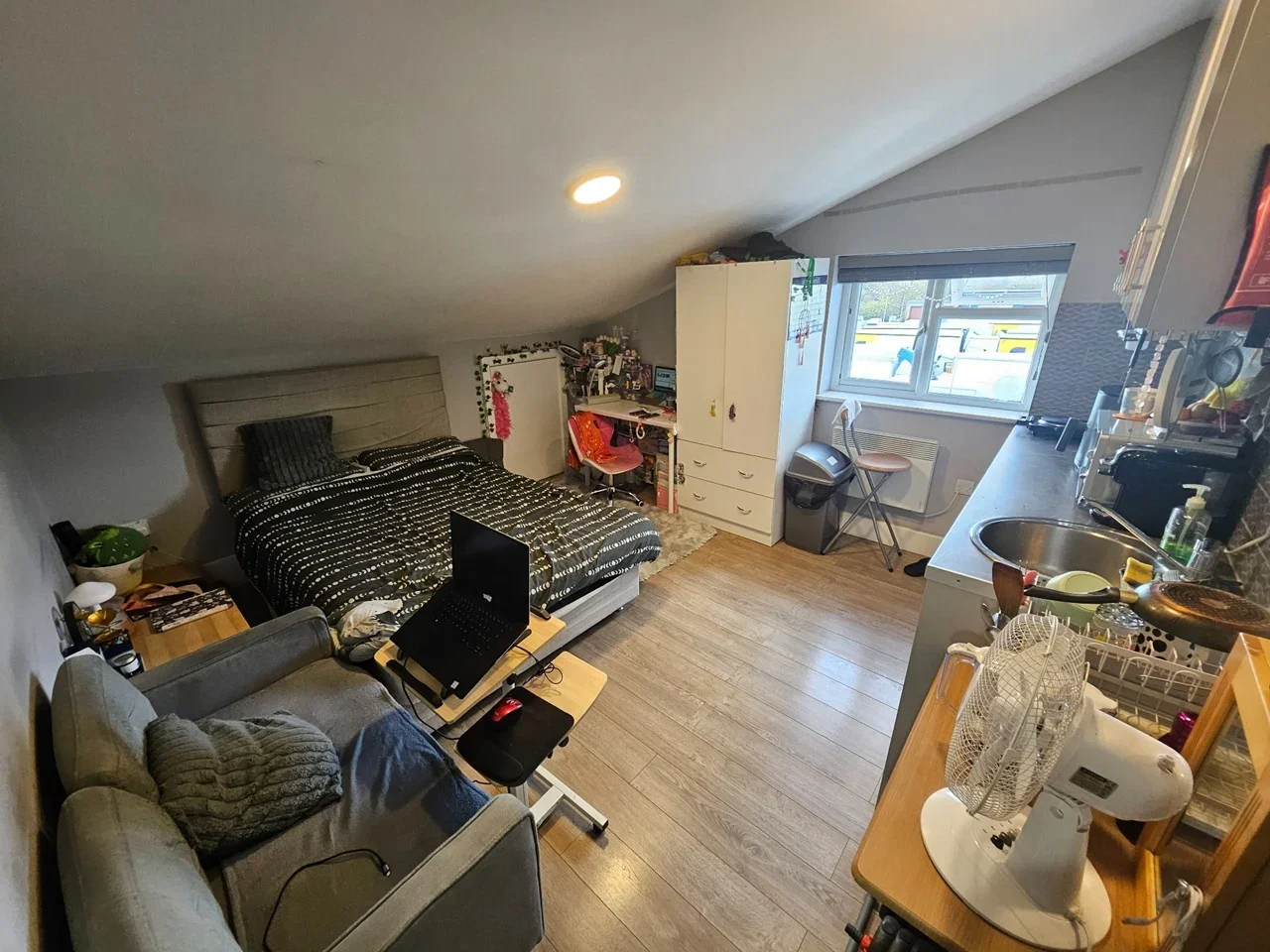 Flat Bideford Road in Greater London