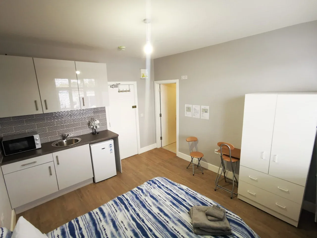 Flat Bideford Road in Greater London