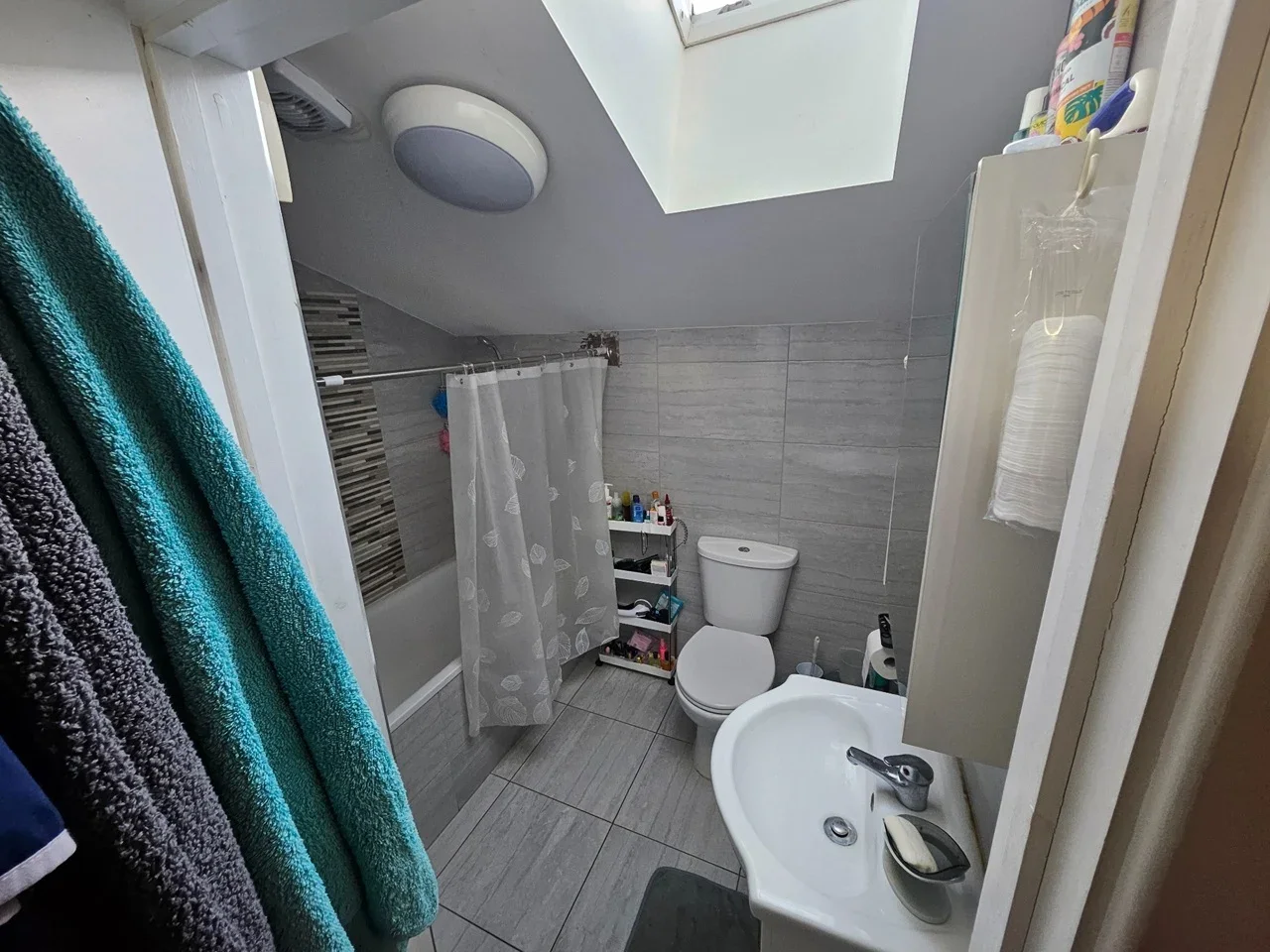 Flat Bideford Road in Greater London