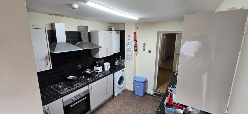 Room Studley Road in Greater London