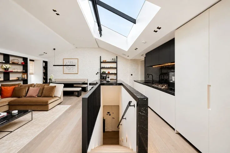 Flat Down Street Mews in City of Westminster