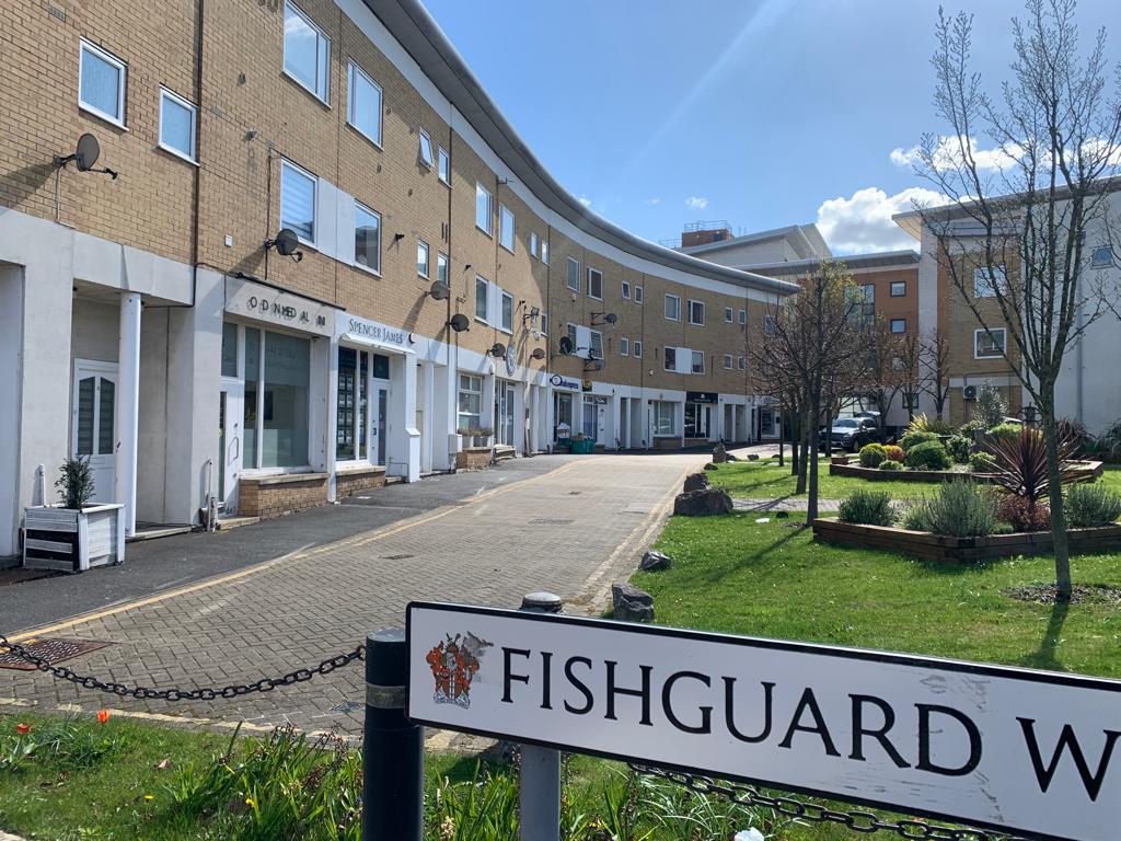Flat Fishguard Way in Greater London