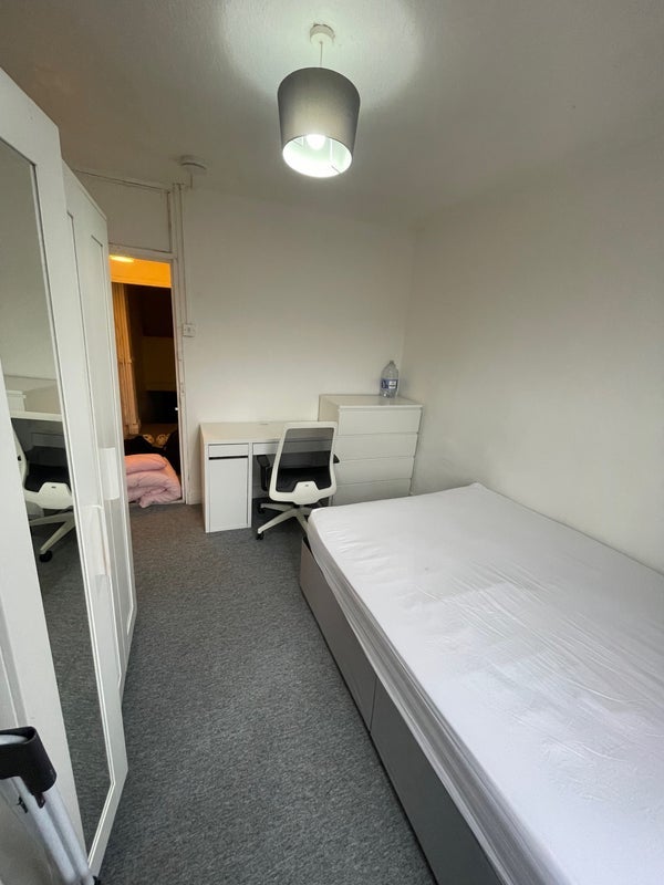 Room Shortlands Road in Greater London