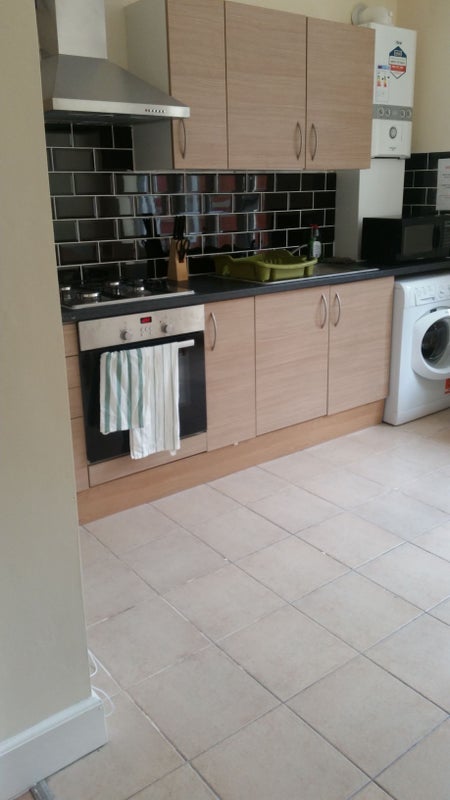 Room Glennie Road in Greater London
