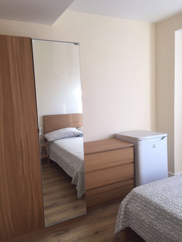 Room Glennie Road in Greater London