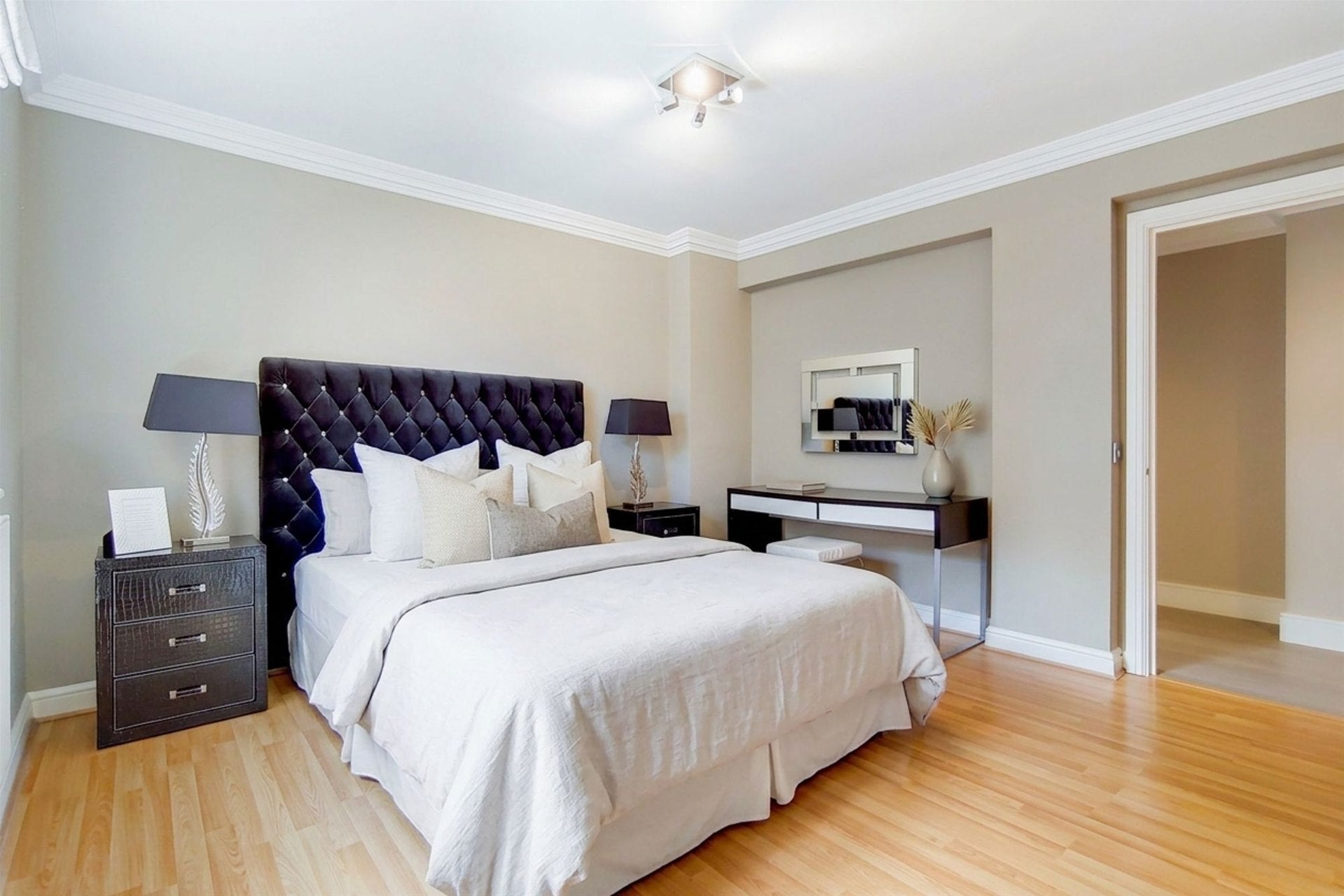 Flat Boydell Court in Greater London