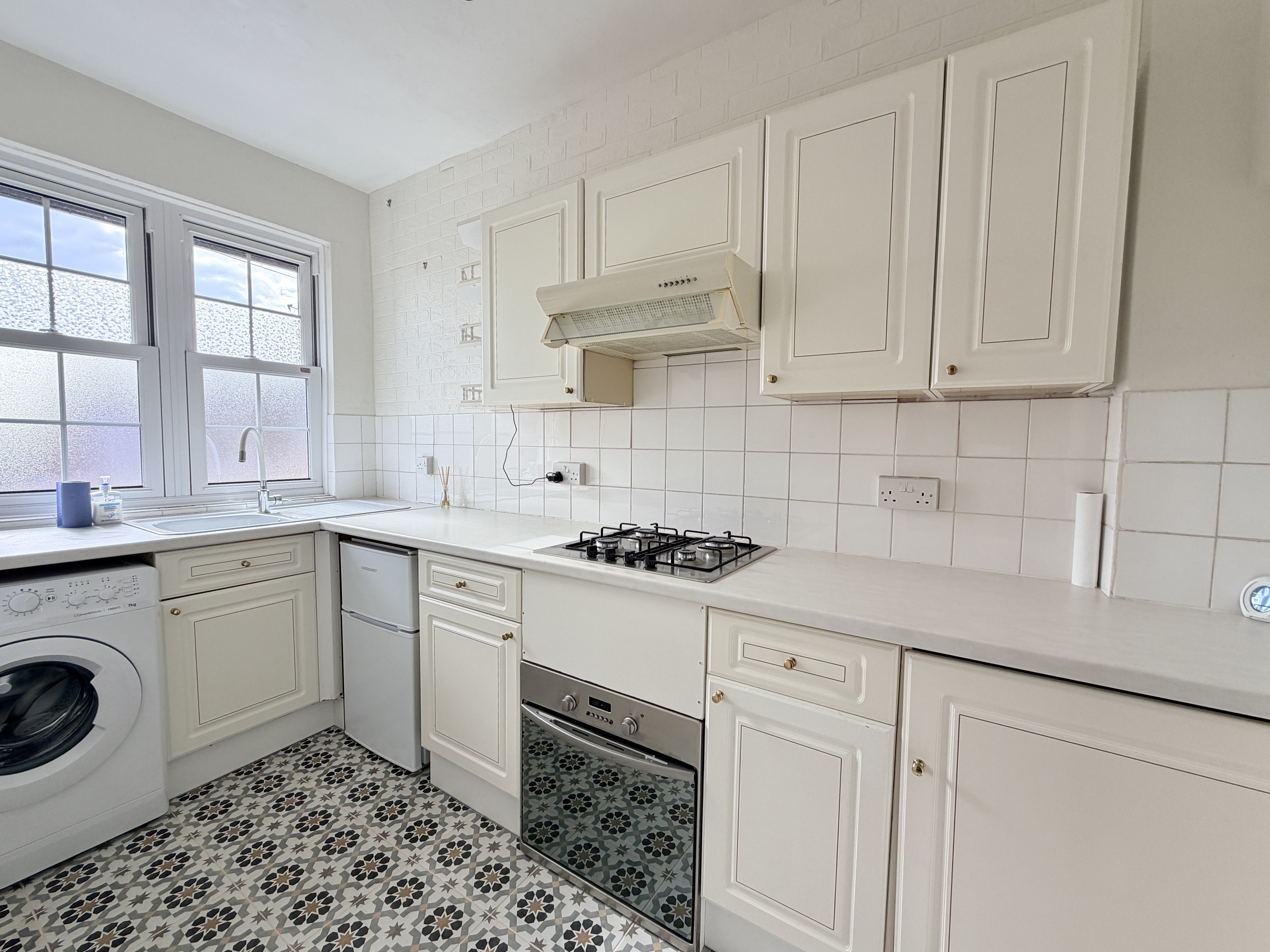 Flat Bishopric in Horsham