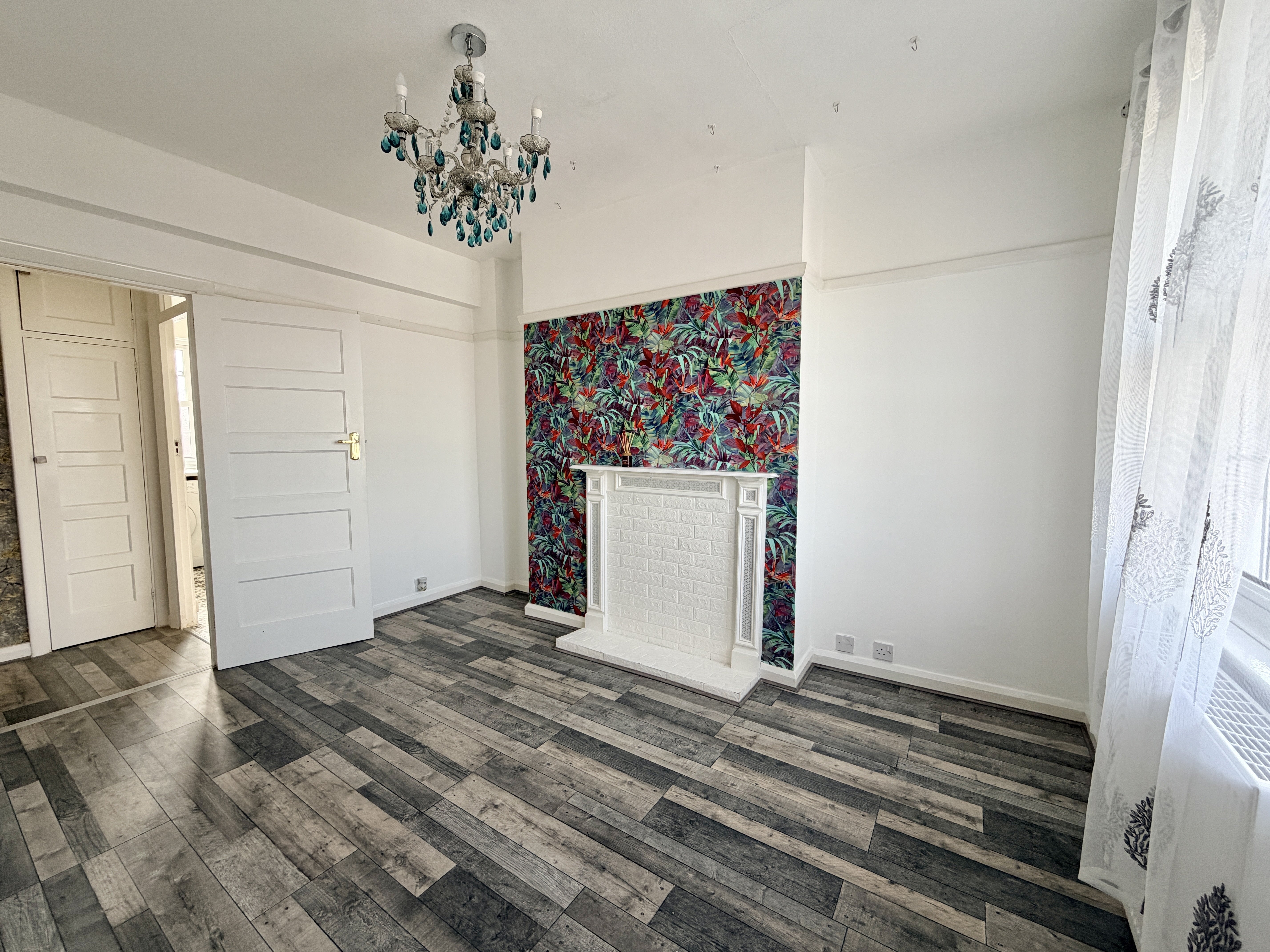 Flat Bishopric in Horsham