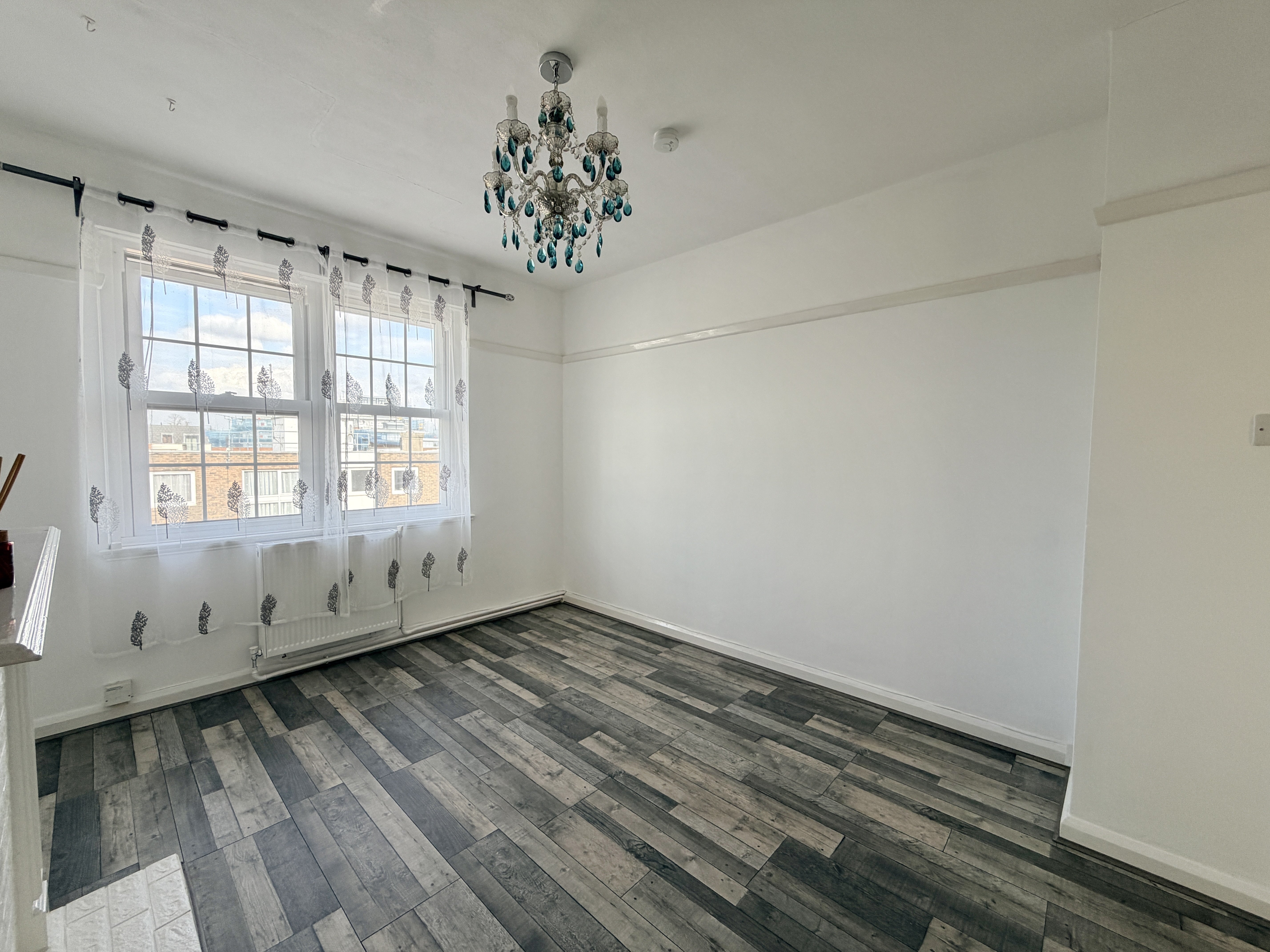 Flat Bishopric in Horsham