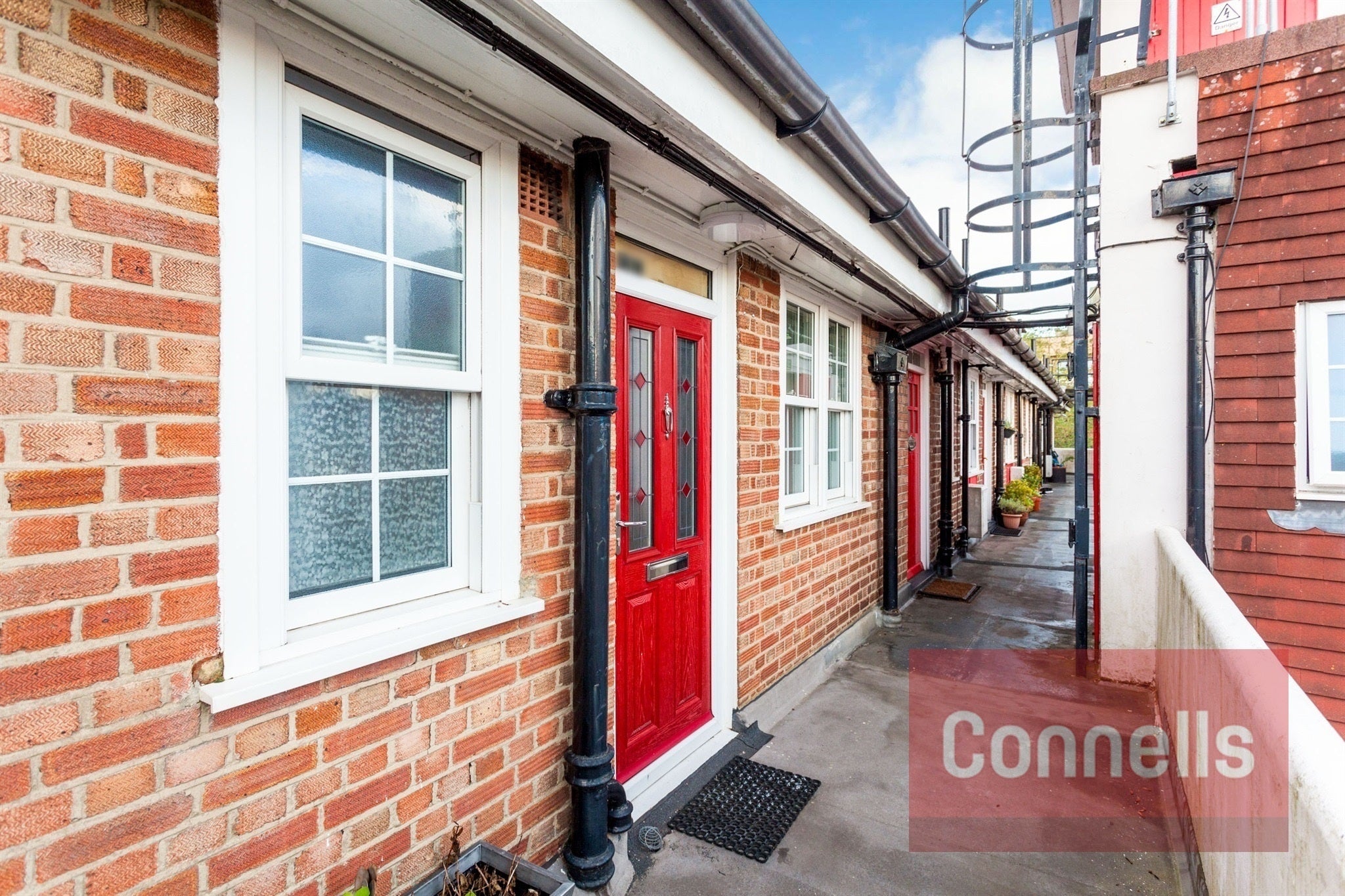 Flat Bishopric in Horsham