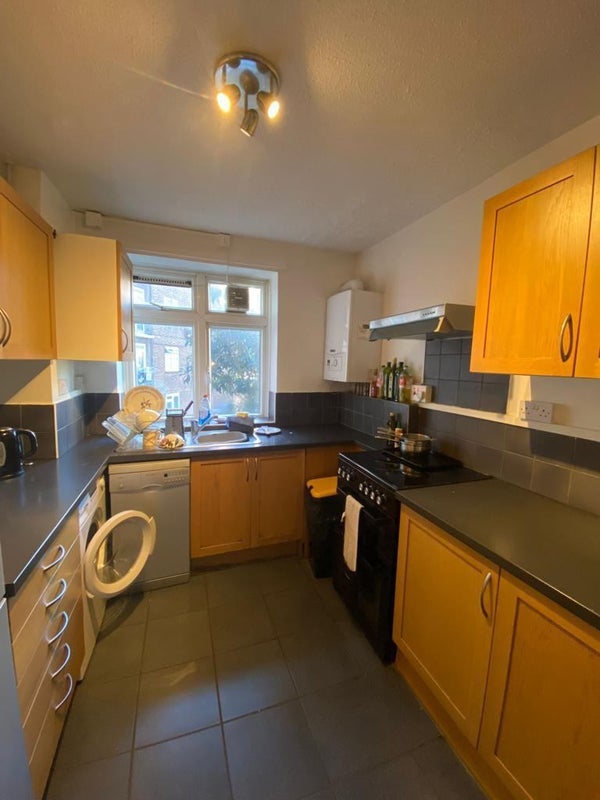 Flat Goldsmiths' Row in Greater London