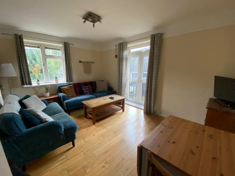 Flat Goldsmiths' Row in Greater London