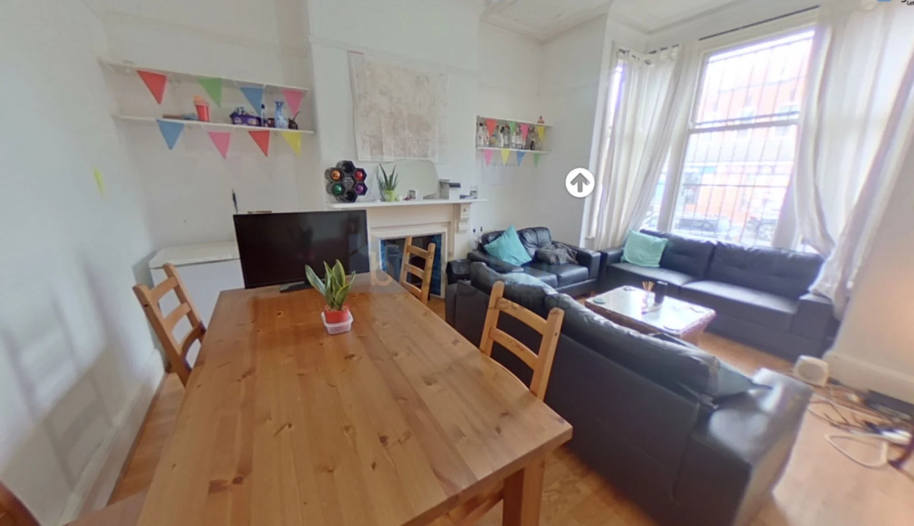 Room Delph Lane in Leeds