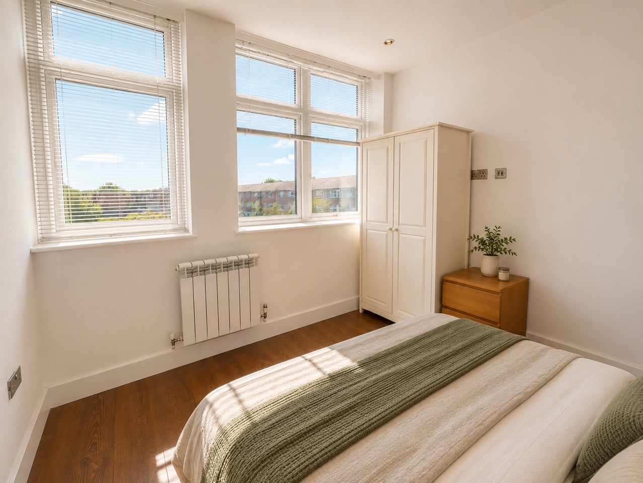 Flat Westbourne Court in Greater London