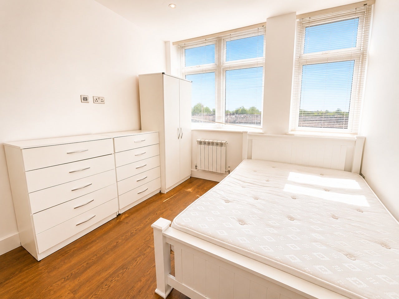 Flat Westbourne Court in Greater London