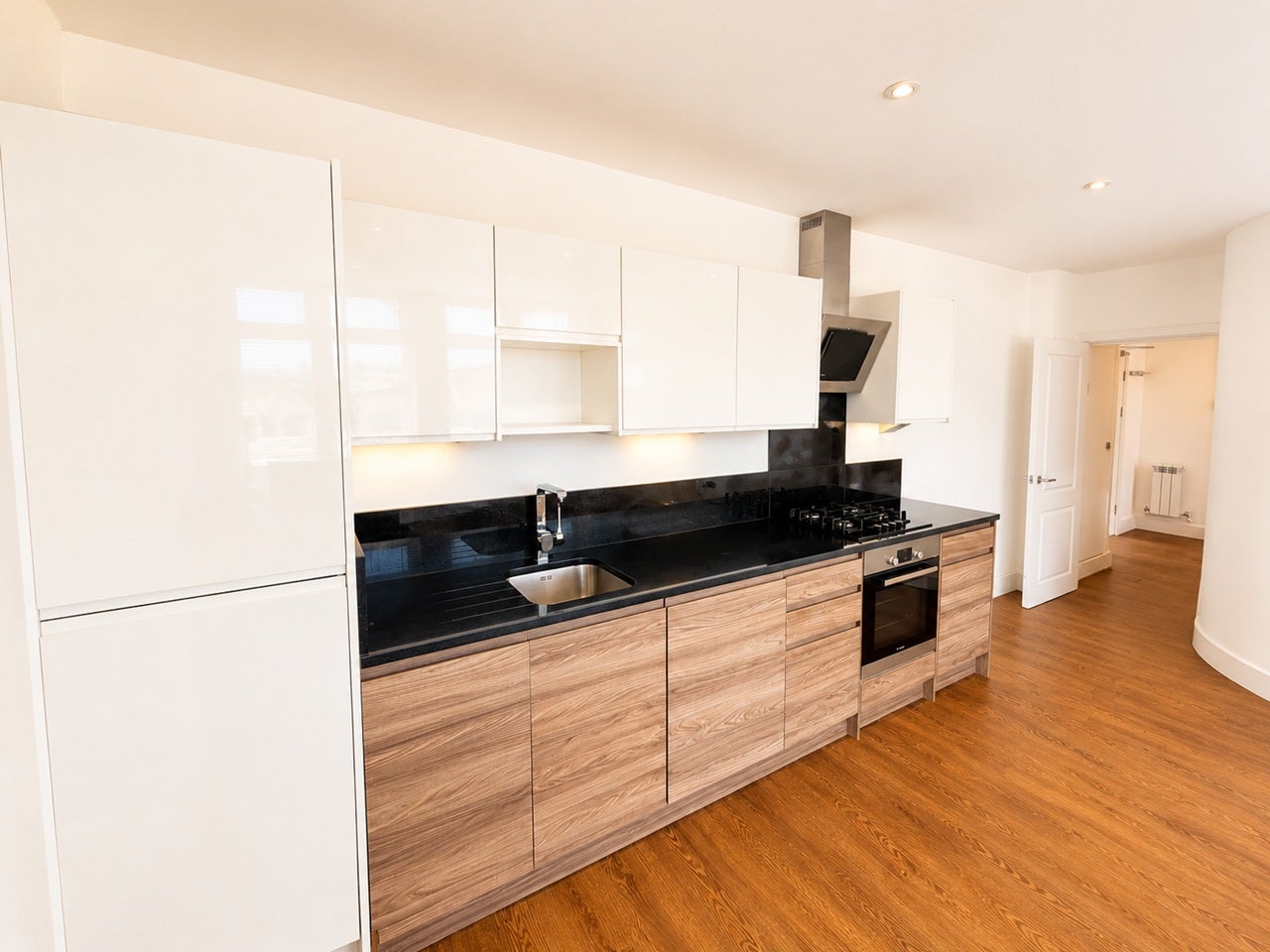 Flat Westbourne Court in Greater London