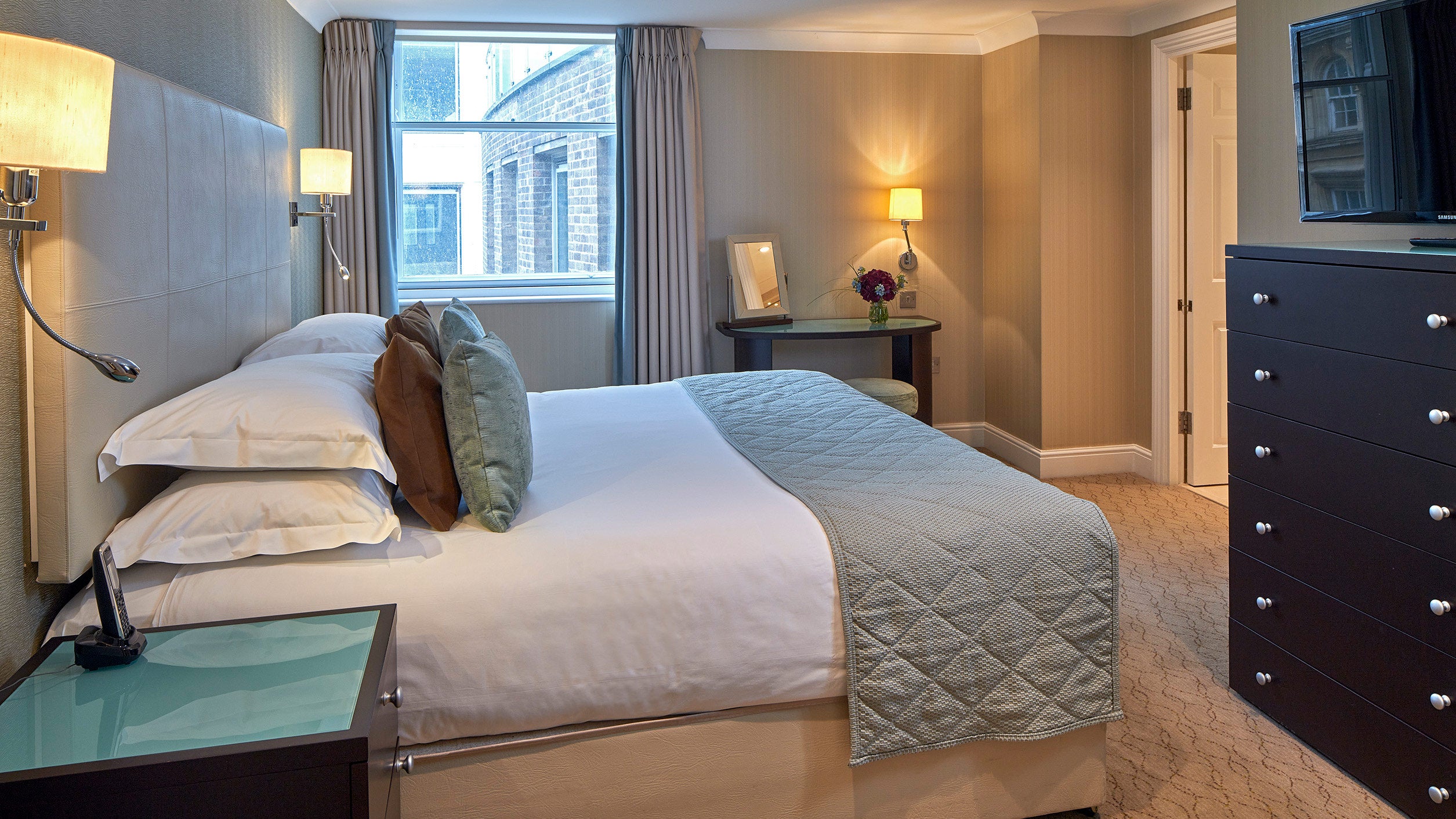 Flat St. Clement's Court in City of London