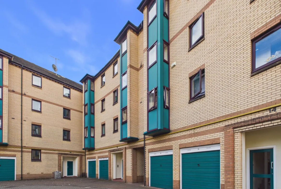 Flat Rutland Court in Glasgow
