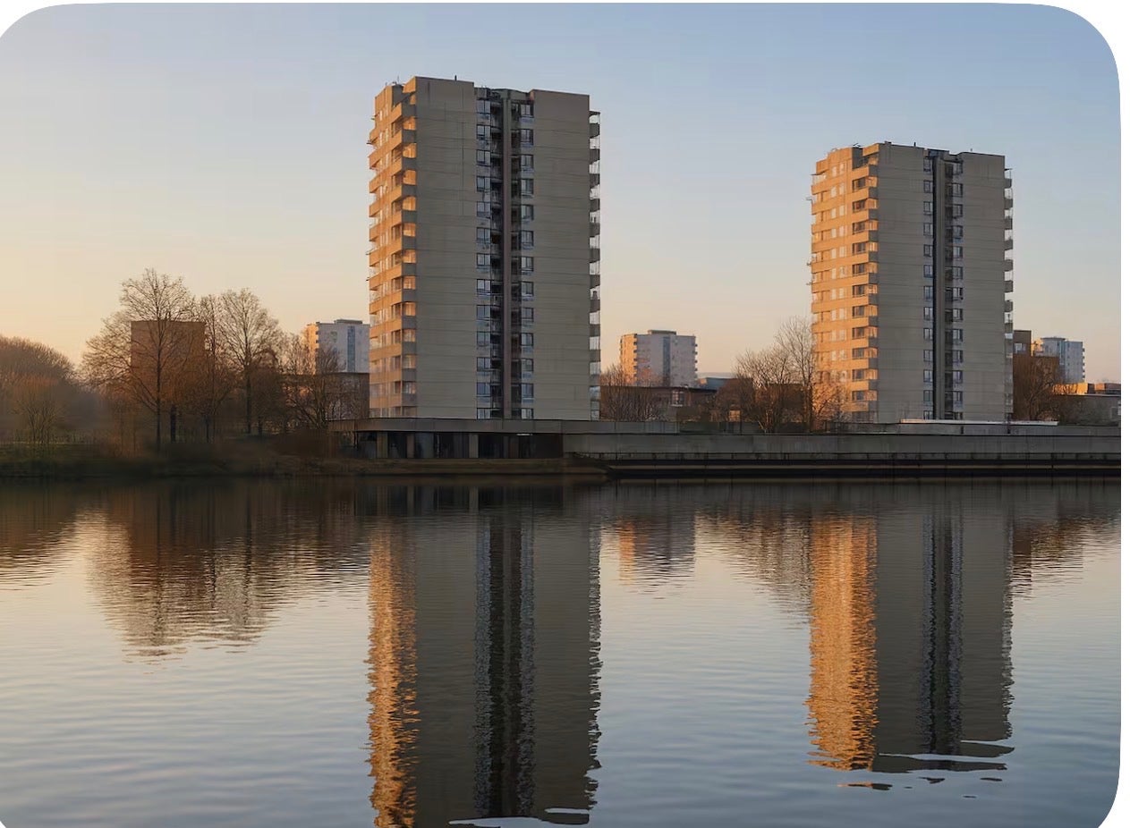 Flat Hartslock Drive in Greater London