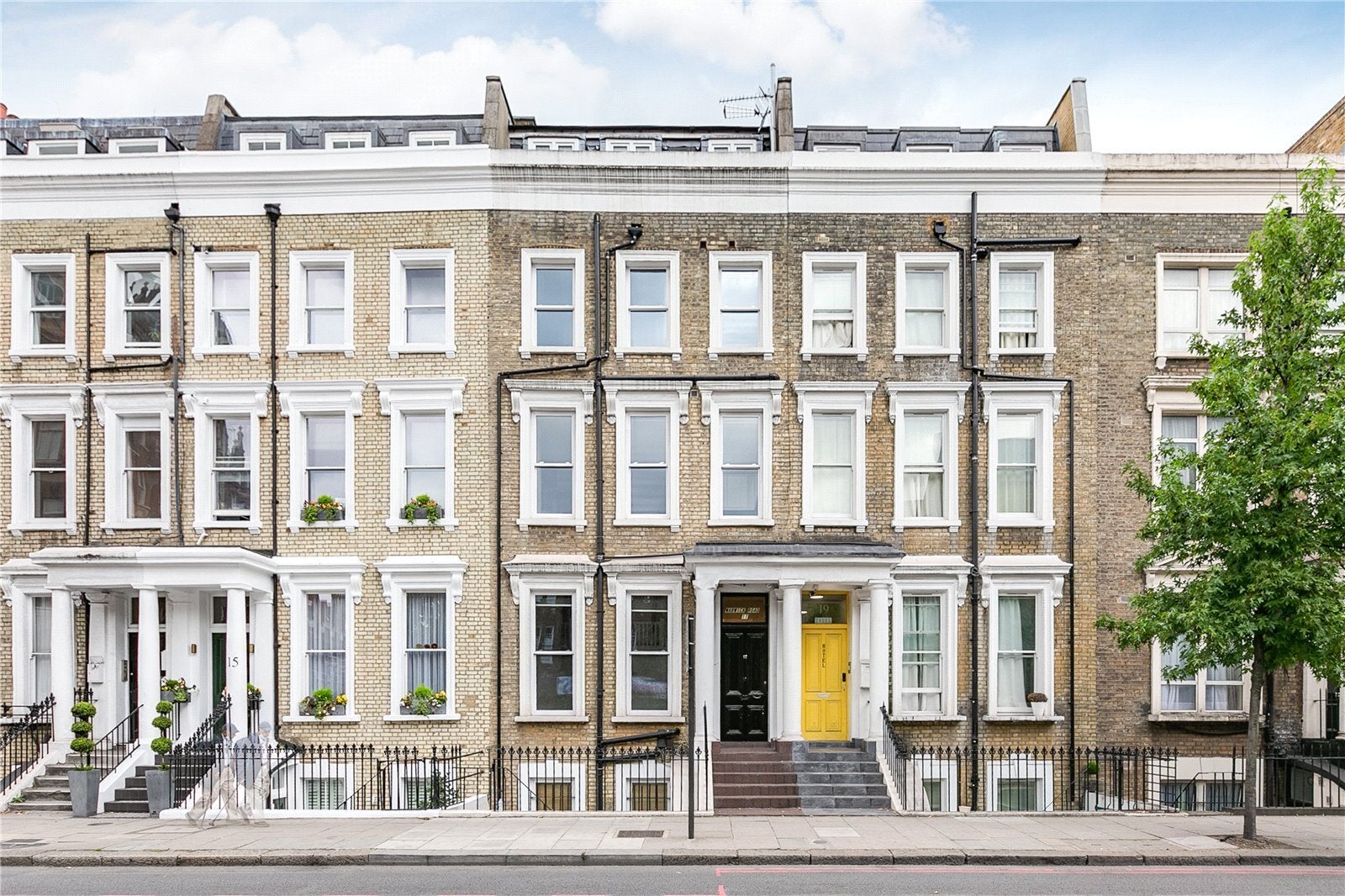 Flat Warwick Road in Greater London