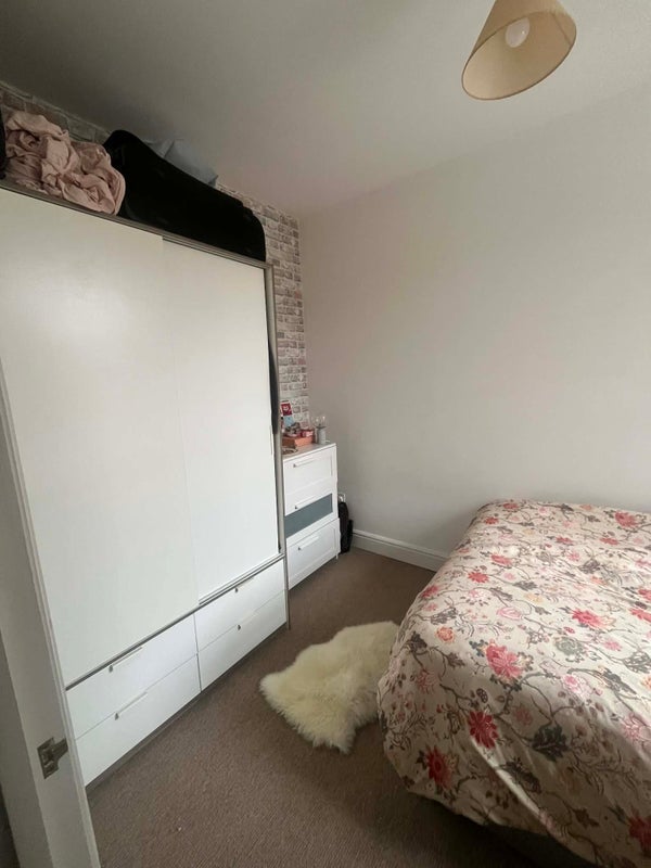 Room Rostrevor Road in Greater London