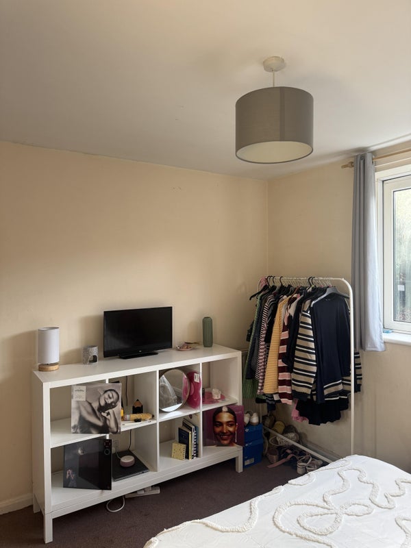 Room Endwell Road in Greater London