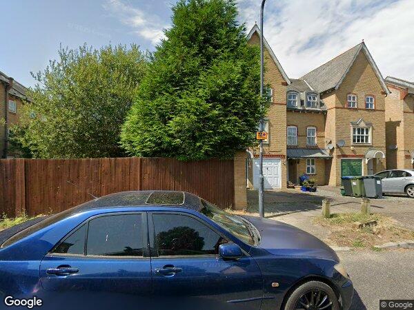 Flat Chamberlayne Avenue in Greater London