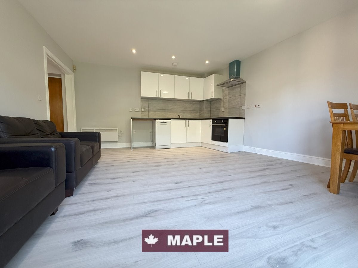 Flat Florfield Road in London