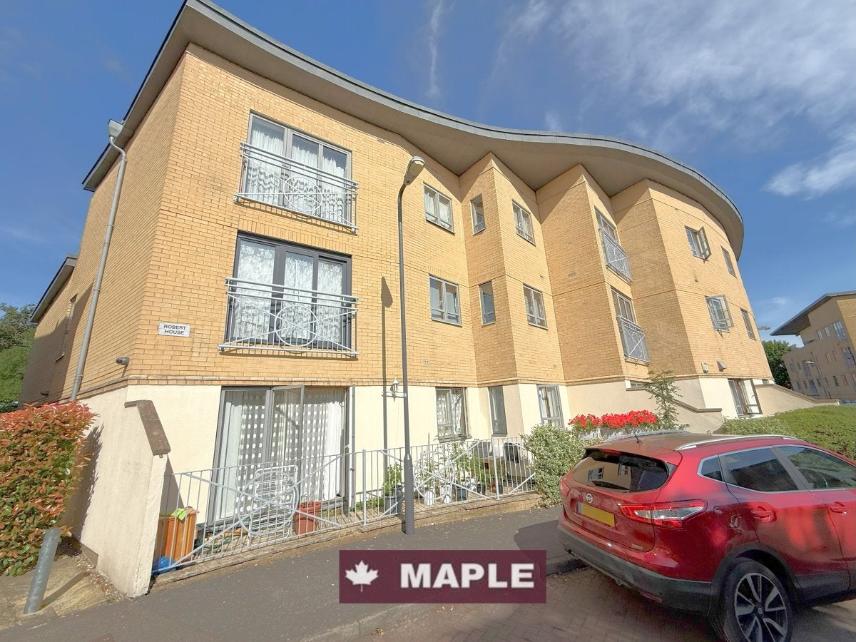 Flat Florfield Road in London