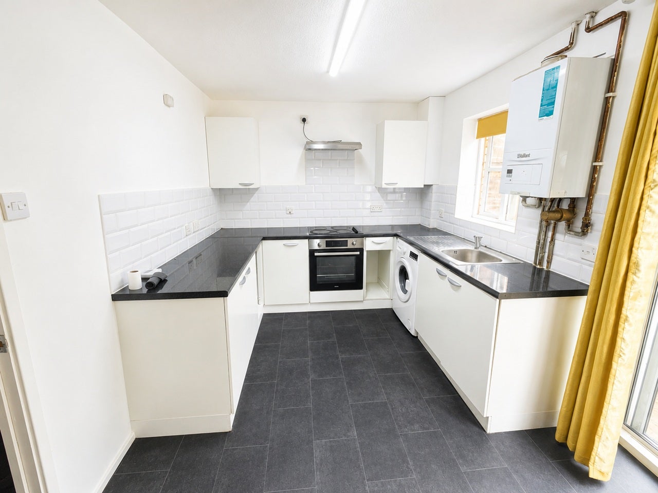 House Weymouth Close in Greater London