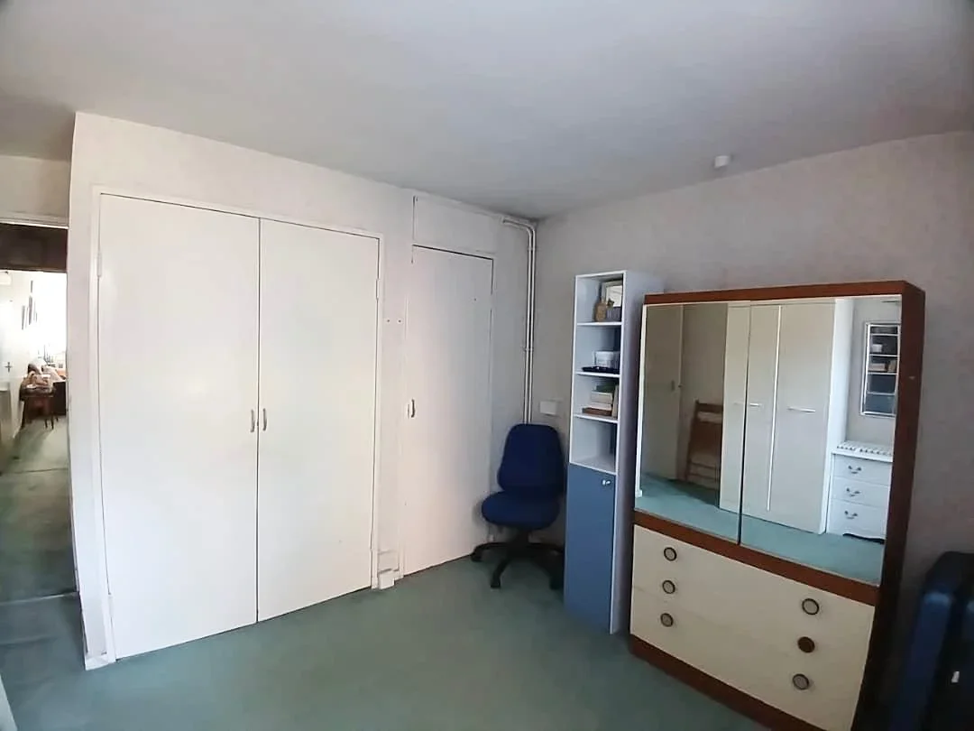 Flat Stonegrove Gardens in Greater London