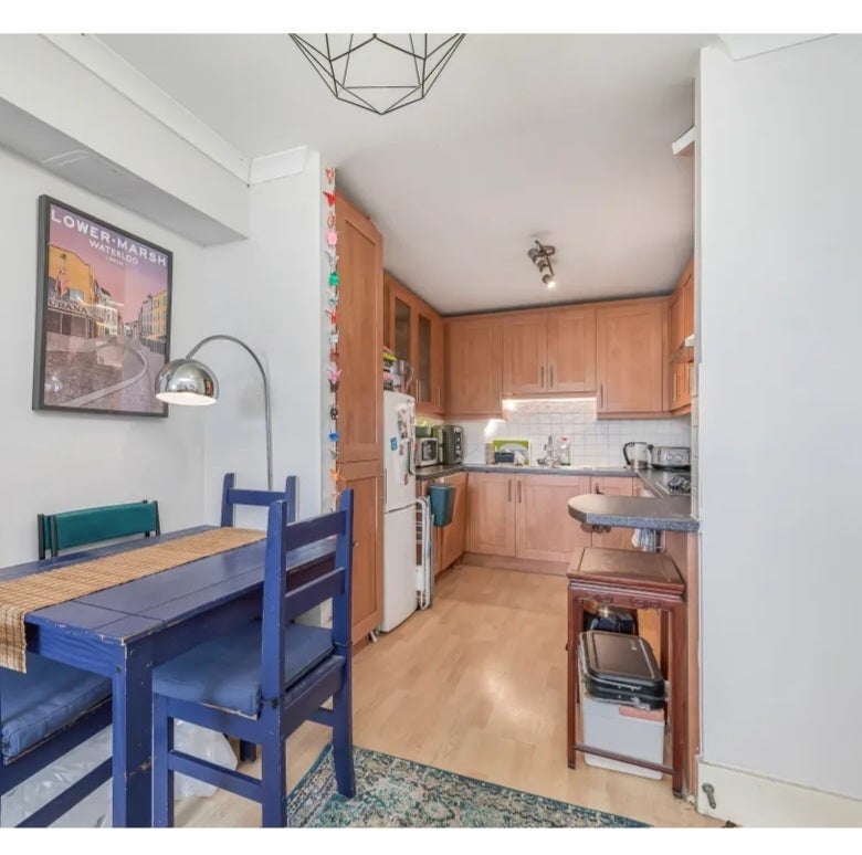 Flat Evan Cook Close in Greater London