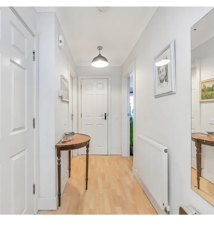 Flat Evan Cook Close in Greater London