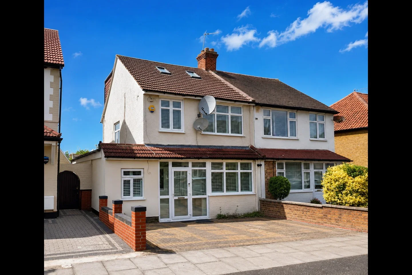 House Belmont Avenue in Greater London