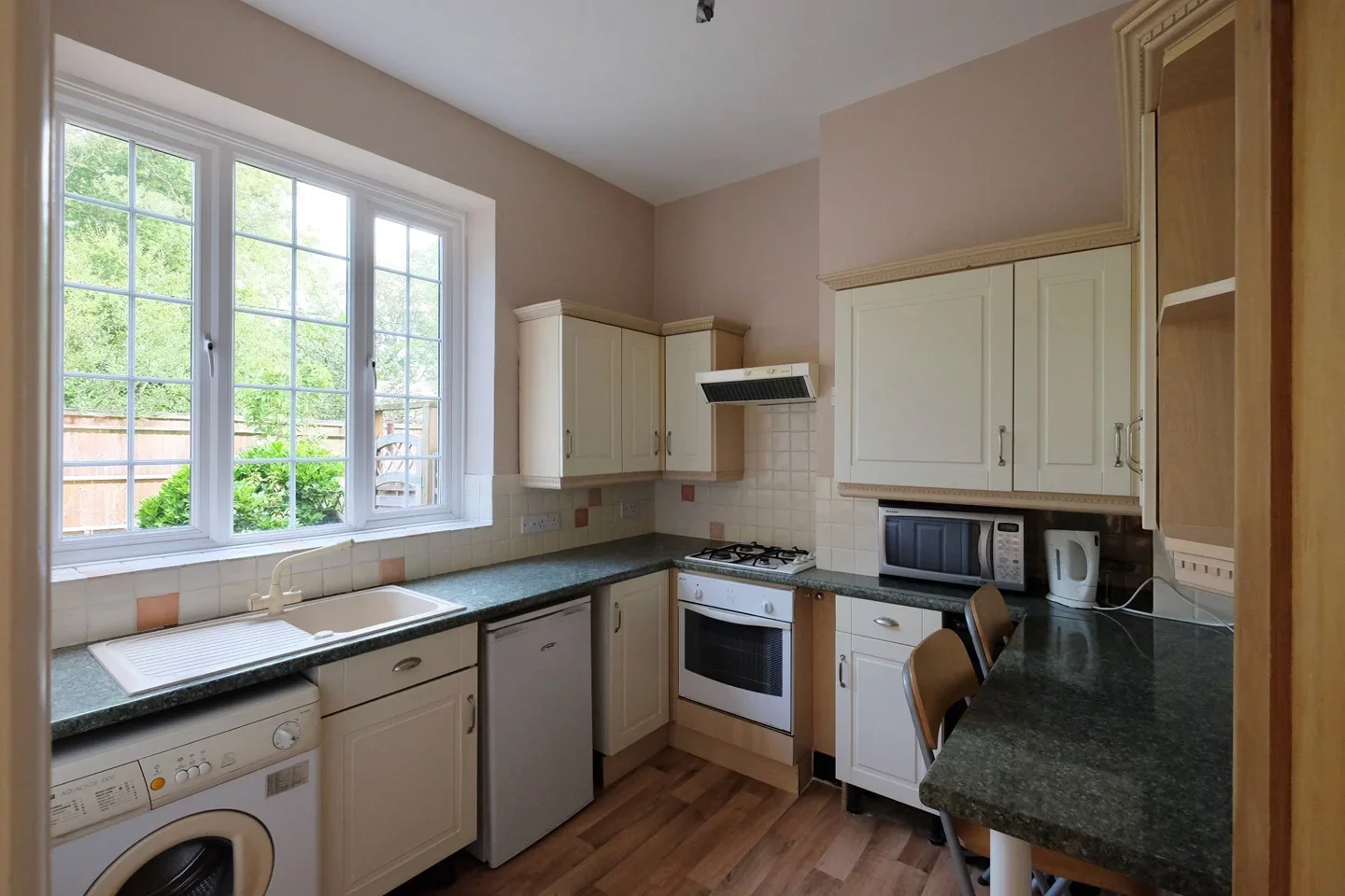 Flat Elmbridge Road in Waverley