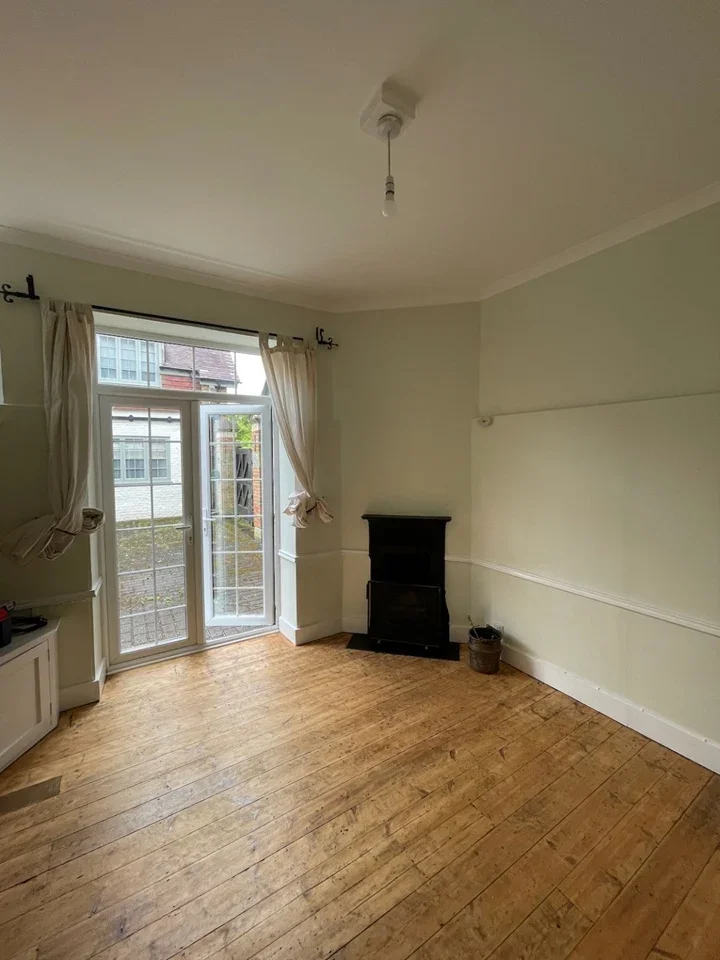 Flat Elmbridge Road in Waverley