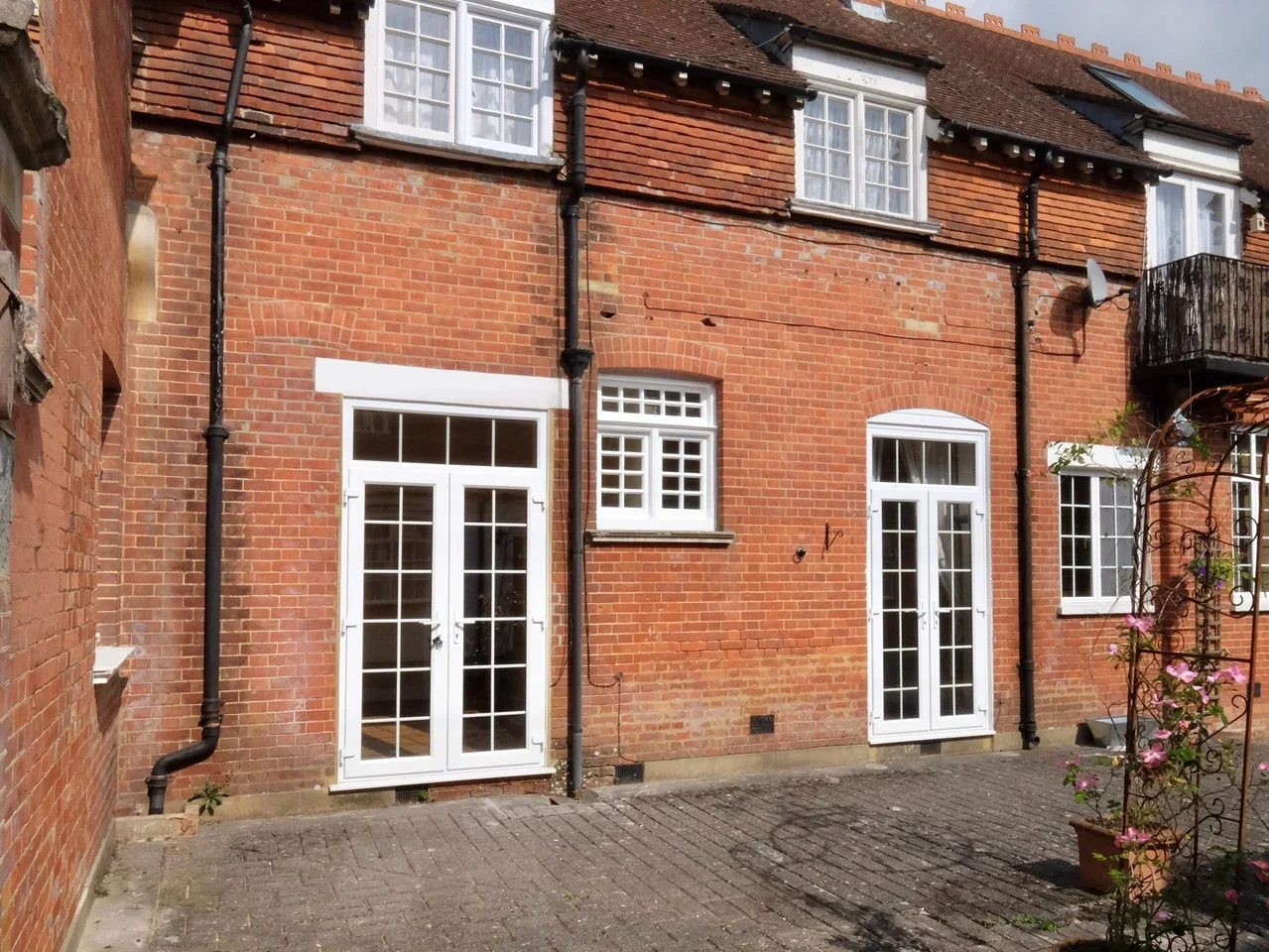 Flat Elmbridge Road in Waverley