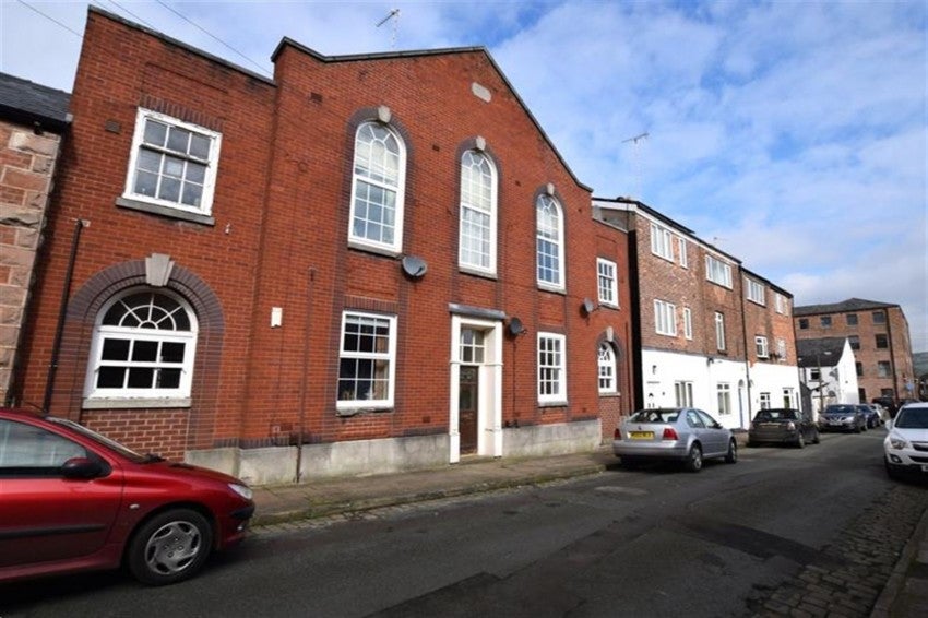 Flat Hatton Street in Macclesfield
