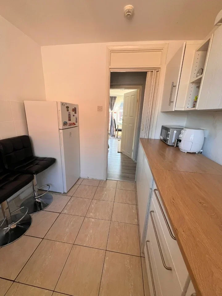 Flat St Barnabas Road in Greater London