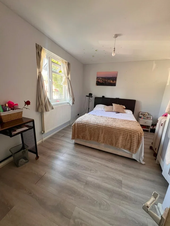 Flat St Barnabas Road in Greater London