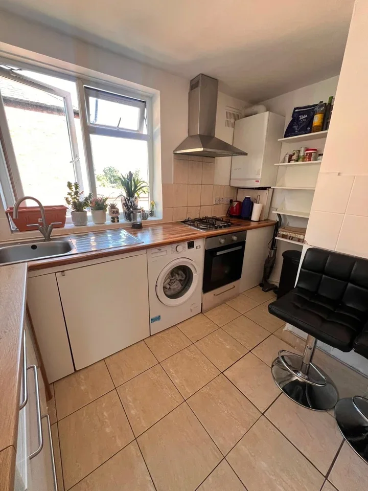 Flat St Barnabas Road in Greater London