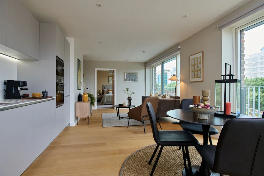 Flat Hale Wharf in Greater London