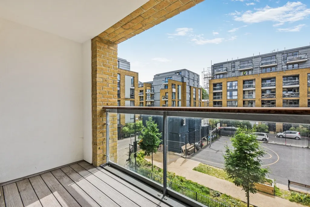 Flat Packington Square in Greater London