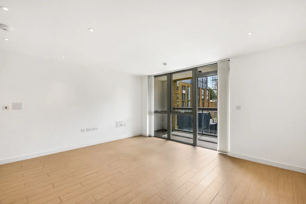 Flat Packington Square in Greater London